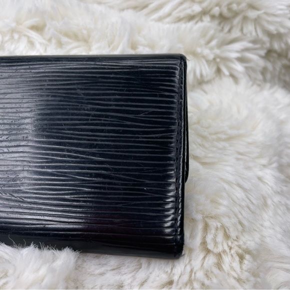 Louis Vuitton Black Epi 6-key wallet - Picture 5 of 16